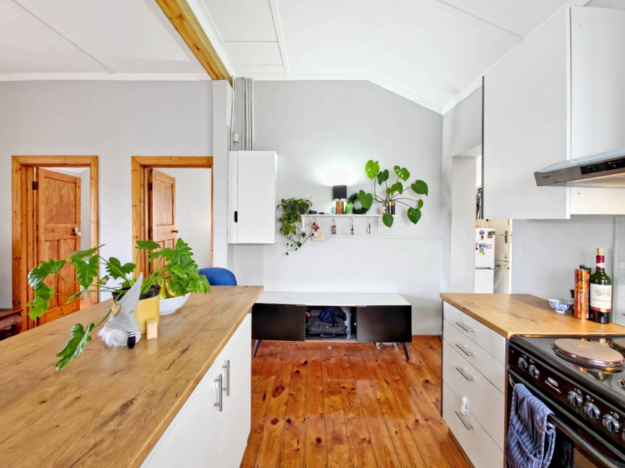 To Let 2 Bedroom Property for Rent in Vredehoek Western Cape